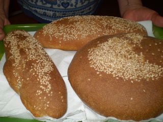 The black bread of Castelvetrano in its shape and vastedda strand.