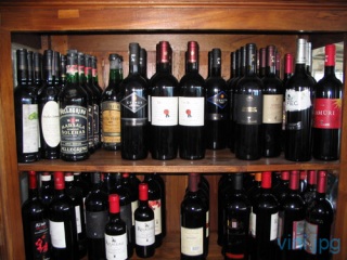 Recommended wines from the Restaurant Pierrot, kept at ambient temperature in special wooden shelves