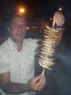 One of the organizers of the Feast of sardines, which shows just a spit roasted sardines