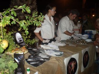 Each restaurant Selinunte establish its own table or stand, each offering different dishes based on the typical Sardinian cuisine of its own