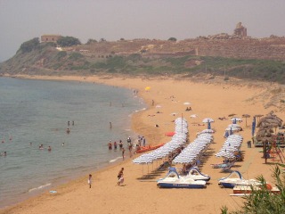 The beach of Lido Zabbara dominated dall'Acropoli of Selinunte